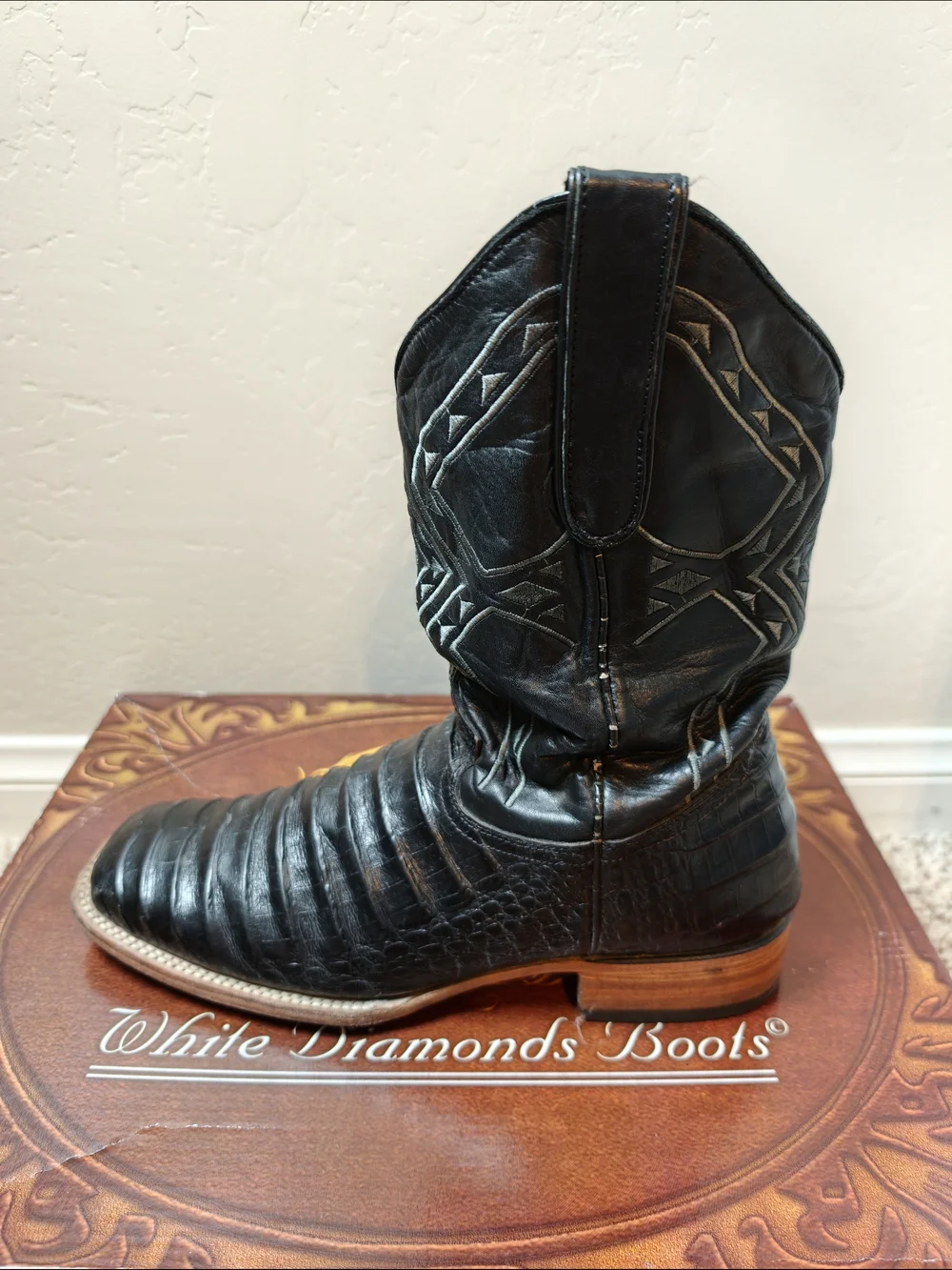 White Diamonds used boots